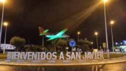 El Ayuntamiento de San Javier iluminó el pasado 21 de septiembre, el avión de la rotonda del Dos Mares de color Verde como señal de solidaridad con el Alzheimer.  